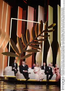 le jury, Mads Mikkelsen, George Miller, Donald Sutherland, Katayoon Shahabi, Arnaud Deplechin, Kirsten Dunst, Valeria Golino, Laszlo Nemes, Vanessa Paradis CINEMA : 69 eme Festival de Cannes - Ceremonie Ouverture - 11 05 2016 LoicThebaudx 