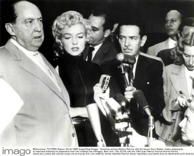 IMAGO ICONS: Marilyn Monroe American actress Marilyn Monroe with his lawyer Jerry Geisler makes statements to reporters following his separation from her husband Joe DiMaggio, New York, USA 02735 