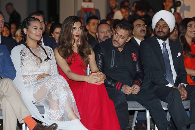 Verleihung der Bollywood Oscars in Madrid Executive director Maruti Suzuki, R. S. Kalsi (R) and Indian actors Sonakshi Sinha (L), Deepika Padukone (2L) and Salman Khan (2R), during the presentation of the IIFA-Madrid 2016, the awarding gala of Bollywood s Oscars, at Palace Hotel in Madrid, Spain, 23 June 2016. EFE Javier Lizon PRESENTATION OF THE IIFA AWARDS GALA IN MADRID !ACHTUNG: NUR REDAKTIONELLE NUTZUNG!  MAD003 20160623-636023168454170182