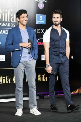 Verleihung der Bollywood Oscars in Madrid Farhan Akhtar and Shahid Kapoor during the presentation of the IIFA Awards in Madrid. June 23, 2016.  (20160623042)