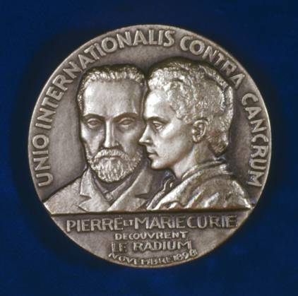 IMAGO ICONS: Marie Curie Marie (1867-1934) and Pierre (1859-1906) Curie. Obverse of medal commemorating the discovery of Radium in 1898. WHA  !ACHTUNG AUFNAHMEDATUM GESCHÄTZT! Copyright: WHA UnitedArchives0460000405