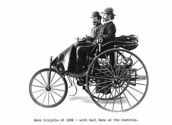 Benz tricycle of 1886 with Karl Benz (1844-1929), German engineer and car manufacturer, at the controls. WHA  !ACHTUNG AUFNAHMEDATUM GESCHÄTZT! Copyright: WHA UnitedArchives0460001366