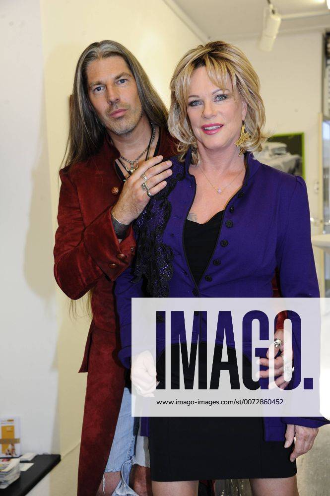 Lisa Fitz Mit Freund Peter Knirsch Sommerfest Mit Verenissage Von Pako Galerie Cornelia Walter Muen