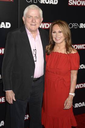 Phil Donahue und Marlo Thomas bei der Premiere des Kinofilms Snowden im AMC Loews Lincoln Square. New York, 13.09.2016 Foto:xD.xVanxTinex xFuturexImage