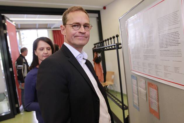 Germany: Mayor Michael Mueller at the polling station Michael Mueller, leading candidate and chairman of the Berlin SPD, comes to choose the polling station in the OSZ Lotis in the auditorium in Berlin-Tempelhof in Germany.  SimonexKuhlmey