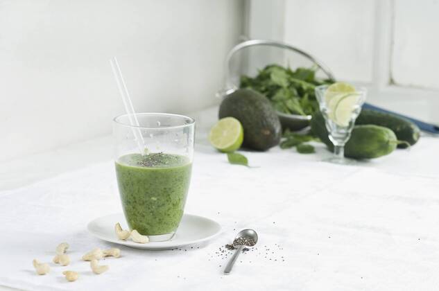 Green smoothie, ingredients chia seeds, cashews, spinach, cucumber, avocado and lime  ASF005983