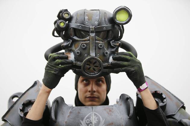 Bilder des Tages October 30, 2016 - London, London, UK - London, UK. Cosplayers attend the MCM London Comic Con in ExCeL convention centre on Sunday, 30 October 2016. London UK - ZUMAl94_ 20161030_zaf_l94_056