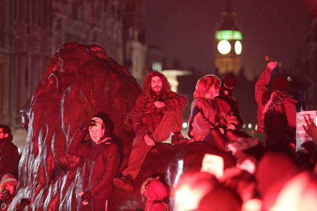 November 5, 2016 - London, London, UK - London , UK . Trafalgar Square. Supporters of Anonymous , many wearing Guy Fawkes masks , attend the Million Mask March bonfire night demonstration , in central London London UK  - ZUMAl94_ 20161105_zaf_l94_085