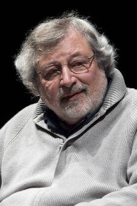 Francesco Guccini während Podiumsdiskussion in Rom November 6, 2016 - Rome, Italy - Italian singer and songwriter Francesco Guccini talks on stage during the Incontro con Francesco at the Auditorium Parco della Musica, Rome, Italy on 06 November 2016. Rome Italy  - ZUMAn230 20161106_zaa_n230_471