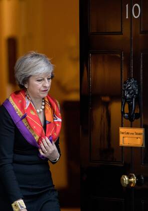 November 28, 2016 - London, London, UK - London, UK. British Prime Minister Theresa May leaves 10 Downing Street. London UK - ZUMAl94_ 20161128_zaf_l94_026