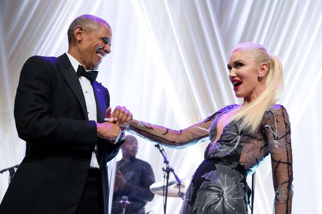 October 18, 2016 - Washington, DC, United States of America - U.S. President Barack Obama thanks singer Gwen Stefani for her performance during the State Dinner in honor of Italian Prime Minister Matteo Renzi on the South Lawn of the White House October 18, 2016 in Washington, DC. Barack Hussein Obama II (born August 4, 1961) is the 44th President of the United States. He is the first African American to be elected to office and the first president born outside the contiguous United States. Born in Honolulu, Hawaii, Obama is a graduate of Columbia University and Harvard Law School. He worked as a civil rights attorney and taught constitutional law at the University of Chicago Law School from 1992 to 2004. While serving three terms representing the 13th District in the Illinois Senate from 1997 to 2004, he ran unsuccessfully in the Democratic primary for the United States House of Represe - ZUMAz03_ 20161018_shs_z03_293