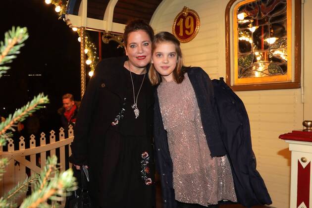 Muriel Baumeister und ihre Tochter Frieda Besson bei der Roncalli Weihnachtscircus Premiere am 17.12.2016 in Berlin Roncalli Weihnachtscircus Premiere in Berlin, 2016