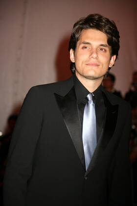METROPOLITAN MUSEUM OF ART COSTUME INSTITUTE GALA.SUPERHEROES.METROPOLITAN MUSEUM OF ART, NYC.MAY 5, 08.PHOTOS BY SONIA MOSKOWITZ, GLOBE PHOTOS INC, 2008.JOHN MAYER.K58813SMO - ZUMAms4_ 20080505_zaf_ms4_052