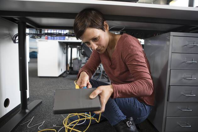 Businesswoman in office connecting tablet model released Symbolfoto property released  RBF05249