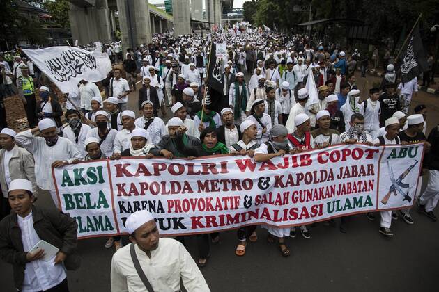 January 16, 2017 - South Jakarta, Jakarta, Indonesia - Jakarta, 16 january 2017 : Islam Front Defender held demonstration in front of Indonesian Police to report West Java .Chief of Police Anton Charliyan, demanded removal and legal process for allegedly protecting thuggery and .criminalizing ulemas. The demonstration named 161 action which held peacefully although having heavy guard.by the police. South Jakarta Indonesia - ZUMAh128 20170116_zap_h128_009