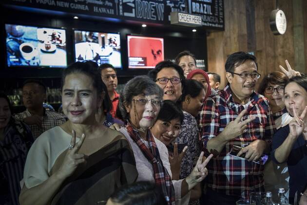 January 17, 2017 - South Jakarta, Jakarta, Indonesia - Jakarta, 17 January 2017 : DJAROT SAIFUL HIDAYAT candidate of Jakarta Vice Governor held campaign at Cilandak Town Square Cafe in Jakarta. Djarot as BASUKI TJAHAJA PURNAMA partner in Jakarta Governor Election believe to be the bridging to muslim voters in Jakarta. Some belief that if Ahok find guilty in trial, Djarot will become Jakarta 1. South Jakarta Indonesia - ZUMAh128 20170117_zap_h128_023