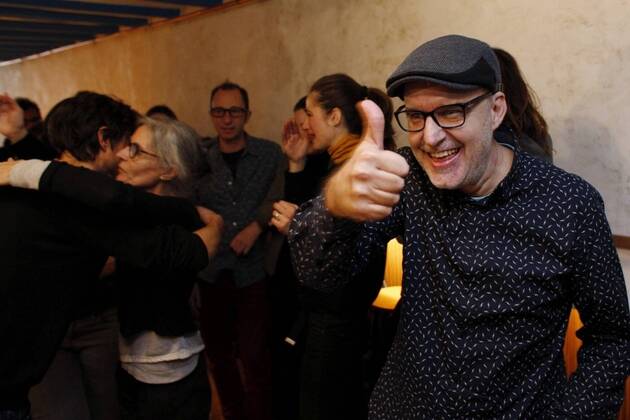 Spanish film maker Juanjo Gimenez (R) and the members of his team celebrate after knowing that their film Timecode has been nominated as best fiction shortfilm for the Oscar (the Academy of Motion Picture Arts and Science Awards) in Barcelona, Catalonia, Spain on 24 January 2017. BEST FICTION SHORTFILM FOR THE OSCAR: TIMECODE !ACHTUNG: NUR REDAKTIONELLE NUTZUNG!  20170124-636208732011034916