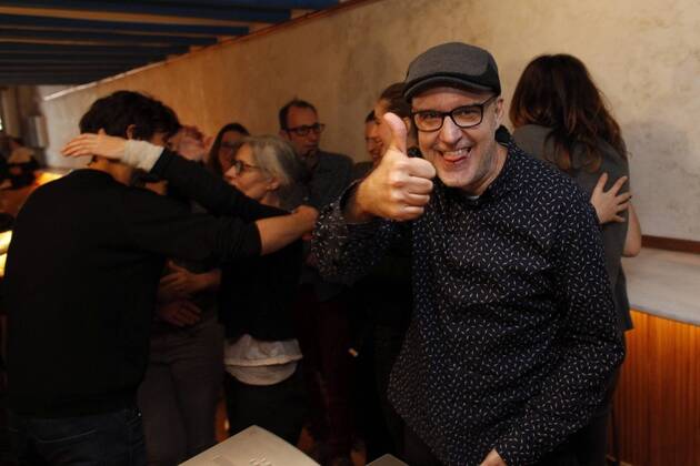Spanish film maker Juanjo Gimenez (R) and the members of his team celebrate after knowing that their film Timecode has been nominated as best fiction shortfilm for the Oscar (the Academy of Motion Picture Arts and Science Awards) in Barcelona, Catalonia, Spain on 24 January 2017. BEST FICTION SHORTFILM FOR THE OSCAR: TIMECODE !ACHTUNG: NUR REDAKTIONELLE NUTZUNG!  20170124-636208731985295411