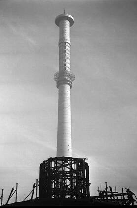 04.05.1968, Berlin, Deutsche Demokratische Republik (DDR) - Errichtung des Fernsehturm am Alexanderplatz. (HF, europäisch, Gebäude, Städtebau) 00S680504A005.JPG MODEL RELEASE: NOT APPLICABLE, PROPERTY RELEASE: NO MR:Y