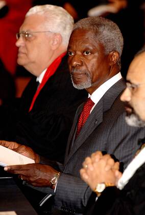 Oct. 12, 2005 - Lisbon, Portugal - 20051012: LISBON, PORTUGAL United Nations General Secretary Kofi Annan was honoured by University Nova of Lisbon with the Honoris Causa degree due to his contribution on help of man kind in terms of human rights, cultural values and defense of world-wide patrimony. Portuguese President Jorge Sampaio, Minister of Cience Jose Mariano Gago and Foreign Affair Minister Diogo Freitas do Amaral, as godfather of Kofi Annan attended the ceremony. In picture Kofi Annan and Diogo Freitas do Amaral. .K45521. ALVARO ISIDORO LisbonFILES 2005. - ZUMAg49_ 20051012_gaf_g49_211 Copyright: xGlobexPhotosx