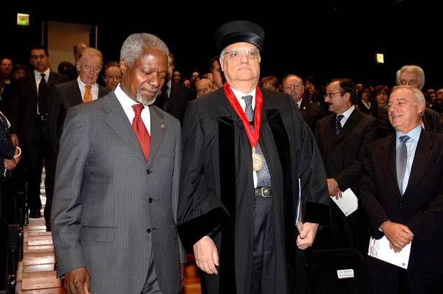 Oct. 12, 2005 - Lisbon, Portugal - 20051012: LISBON, PORTUGAL United Nations General Secretary Kofi Annan was honoured by University Nova of Lisbon with the Honoris Causa degree due to his contribution on help of man kind in terms of human rights, cultural values and defense of world-wide patrimony. Portuguese President Jorge Sampaio, Minister of Cience Jose Mariano Gago and Foreign Affair Minister Diogo Freitas do Amaral, as godfather of Kofi Annan attended the ceremony. In picture Kofi Annan and Diogo Freitas do Amaral. .K45521. ALVARO ISIDORO LisbonFILES 2005. - ZUMAg49_ 20051012_gaf_g49_216 Copyright: xGlobexPhotosx