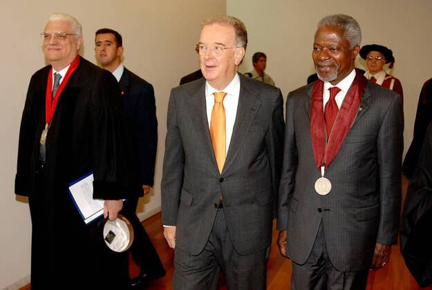 Oct. 12, 2005 - Lisbon, Portugal - 20051012: LISBON, PORTUGAL United Nations General Secretary Kofi Annan was honoured by University Nova of Lisbon with the Honoris Causa degree due to his contribution on help of man kind in terms of human rights, cultural values and defense of world-wide patrimony. Portuguese President Jorge Sampaio, Minister of Cience Jose Mariano Gago and Foreign Affair Minister Diogo Freitas do Amaral, as godfather of Kofi Annan attended the ceremony. In picture Diogo Freitas do Amaral, President Jorge Sampaio and Kofi Annan. .K45521. ALVARO ISIDORO LisbonFILES 2005. - ZUMAg49_ 20051012_gaf_g49_220 Copyright: xGlobexPhotosx