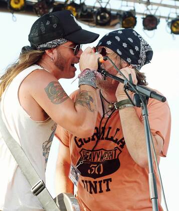 July 6, 2005 - Cross Canadian Ragweed plays with Ray Wylie Hubbard..K44032RV.WILLIE NELSON S FOURTH OF JULY PICNIC FORT WORTH TEXAS 07-04-2005. RANDAL VANDERVEER- - ZUMAg49_ 20050706_gaf_g49_035 Copyright: xRandalxVanderveerx