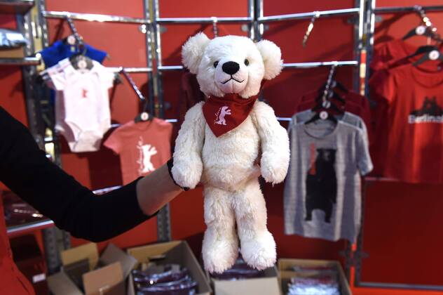 Berlinale Teddy im Merchandise Shop der Berlinale 2017 67. Internationale Filmfestspiele Berlin in den Potsdamer Platz Arkaden. Berlin, 08.02.2017 Foto:xF.xKernx xFuturexImage
