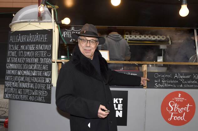 Dieter Kosslick bei der Eröffnung des Berlinale Street Food Markt 2017 in der Joseph-von-Eichendorff-Gasse Ecke Alte Potsdamer Straße anlässlich der Berlinale 2017 67. Internationale Filmfestspiele Berlin. Berlin, 08.02.2017 Foto:xF.xKernx xFuturexImage