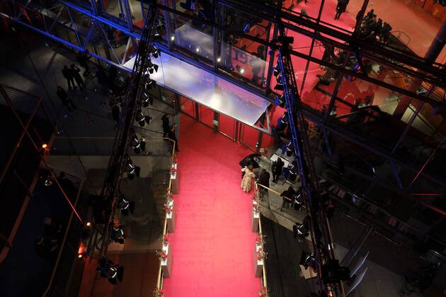 Leerer Roter Teppich kurz vor der Eröffnung der 67. Berlinale im Berlinale-Palast am Potsdamer Platz in Berlin 67. Internationale Filmfestspiele Berlin