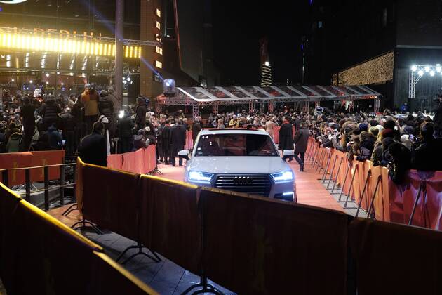 Vorfahrt der Premierengäste anlässlich der Eröffnung der 67 Berlinale 67. Internationale Filmfestspiele Berlin