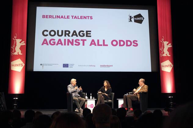 Bilder des Tages Jurypräsident Paul Verhoeven und Jurymitglied Maggie Gyllenhaal mit Moderator Peter Cowie beim Berlinale Talents Talk zum Thema Courage: Against All Odds auf der Berlinale 2017 67. Internationale Filmfestspiele Berlin im HAU Hebbel am Ufer. Berlin, 12.02.2017 Foto:xP.xSkupinx xFuturexImage