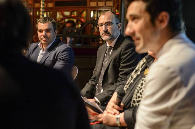 Die spanische Regisseure Ãngel Parra und Jose Antonio Blanco mit dem baskische Sternenkoch Eneko Atxa bei dem Eröffnungsabend der Sektion Kulinarisches Kino der Berlinale am 12.02.2017