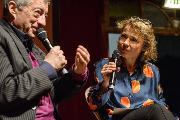 Der Künstler und Regisseur Philippe Mora und Moderatorin Tina Mendelsohn beim Kulinarischen Kino der Berlinale am 16.02.2017