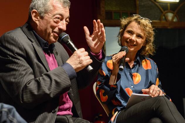 Der Künstler und Regisseur Philippe Mora und Moderatorin Tina Mendelsohn beim Kulinarischen Kino der Berlinale am 16.02.2017