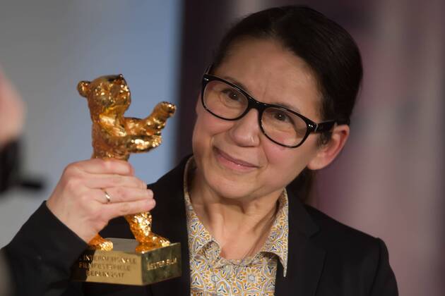 Themen der Woche Bilder des Tages Hungarian director Ildiko Enyedi of the film On Body and Soul attends a press conference in Budapest, Hungary, on Feb. 21, 2017. Hungarian film On Body and Soul won the Golden Bear for Best Film award at the 67th Berlin International Film Festival on Feb. 18. ) HUNGARY-BUDAPEST-FILM- ON BODY AND SOUL -GOLDEN BEAR-DIRECTOR-PRESS CONFERENCE AttilaxVolgyi 