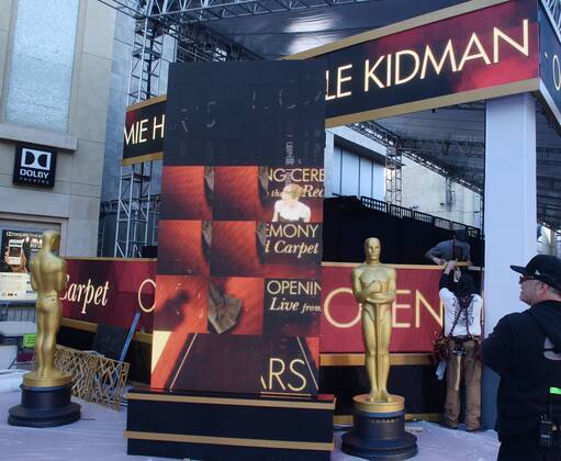 Oscars 2017: Vorbereitungen in Los Angeles Local 33 stagehands work under deadline as preparations are underway for the 89th annual Academy Awards in the Hollywood section of Los Angeles on February 23, 2017. Oscar winners will be announced during an ABC telecast on Sunday, February 26th.  LAP2017022318 JIMxRUYMEN