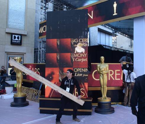 Oscars 2017: Vorbereitungen in Los Angeles Local 33 stagehands work under deadline as preparations are underway for the 89th annual Academy Awards in the Hollywood section of Los Angeles on February 23, 2017. Oscar winners will be announced during an ABC telecast on Sunday, February 26th.  LAP2017022325 JIMxRUYMEN