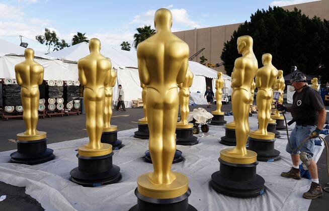 Oscars 2017: Vorbereitungen in Los Angeles (170223) -- LOS ANGELES, Feb. 22, 2017 -- Statues of the Oscar are seen during the preparations for the 89th Academy Awards in Hollywood, Los Angeles, the United States, Feb. 22, 2017. The 89th Academy Awards, or Oscars , will be held on Feb. 26. ) U.S.-LOS ANGELES-ACADEMY AWARDS-PREPARATION YangxLei 