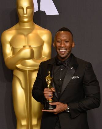 Actor Mahershala Ali, winner of the award for Actor in a Supporting Role for Moonlight , appears backstage during the 89th annual Academy Awards at Loews Hollywood Hotel in the Hollywood section of Los Angeles on February 26, 2017.  LAP20170226952 JIMxRUYMEN