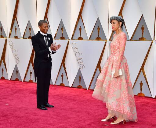 Pharrell Williams and Mimi Valdes arrive on the red carpet for the 89th annual Academy Awards at the Dolby Theatre in the Hollywood section of Los Angeles on February 26, 2017.  LAP2017022881 KEVINxDIETSCH