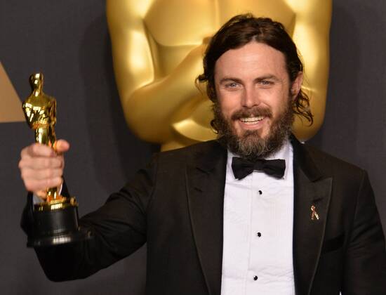Casey Affleck, winner of the Best Actor award for Manchester by the Sea appears backstage with his Oscar during the 89th annual Academy Awards at Lowes Hollywood Hotel in the Hollywood section of Los Angeles on February 26, 2017.  LAP20170226103 JIMxRUYMEN