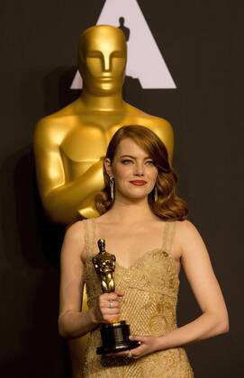 Emma Stone, winner for Actress in a Leading Role for La La Land , poses in the press room during the 89th annual Academy Awards ceremony at the Dolby Theatre in Hollywood, California, USA, 26 February 2017. The Oscars are presented for outstanding individual or collective efforts in 24 categories in filmmaking. Press Room - 89th Academy Awards !ACHTUNG: NUR REDAKTIONELLE NUTZUNG!  Copyright: xSaalikxKhanx 20170227-636237778185387281
