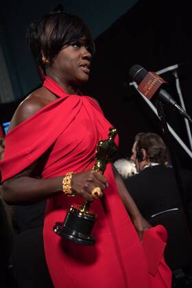 Feb 26, 2017 - Hollywood, California, U.S - VIOLA DAVIS accepts the Oscar® for Performance by an actress in a supporting role, for her role in Fences during the live ABC Telecast of The 89th Oscars® at the Dolby® Theatre in Hollywood, CA on Sunday, February 26, 2017. Hollywood U.S - ZUMAz03_ 20170226_sho_z03_559 Copyright: xRichardxHarbaughx