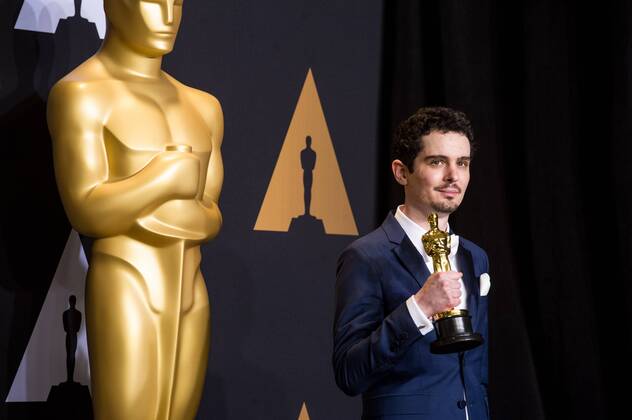 Damien Chazelle poses after winning the Best Director for La La Land at press room of the 89th Academy Awards at the Dolby Theater in Los Angeles, the United States, on Feb. 26, 2017. ) (zxj) U.S.-LOS ANGELES-OSCAR-AWARD YangxLei 
