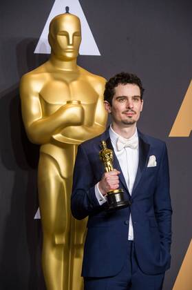 Damien Chazelle poses after winning the Best Director for La La Land at press room of the 89th Academy Awards at the Dolby Theater in Los Angeles, the United States, on Feb. 26, 2017. ) (zxj) U.S.-LOS ANGELES-OSCAR-AWARD YangxLei 