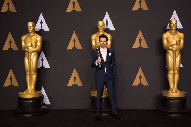Feb 26, 2017 - Hollywood, California, U.S - DAMIEN CHAZELLE poses backstage with the Oscar for Achievement in directing, for work on La La Landâ during the live ABC Telecast of The 89th Oscars at the Dolby Theatre in Hollywood, CA on Sunday, February 26, 2017. Hollywood U.S. - ZUMAz03_ 20170226_sho_z03_629 Copyright: xMikexBakerx
