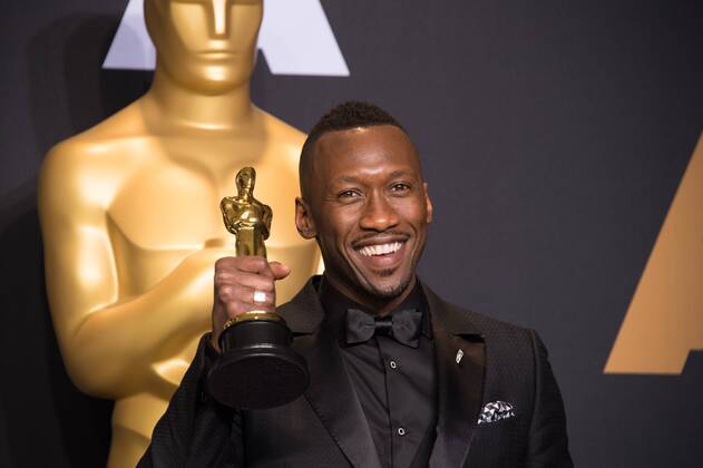 Feb 26, 2017 - Hollywood, California, U.S - MAHERSHALA ALI poses backstage with the Oscar for Performance by an actor in a supporting role, for work on Moonlightâ during the live ABC Telecast of The 89th Oscars at the Dolby Theatre in Hollywood, CA on Sunday, February 26, 2017. Hollywood U.S. - ZUMAz03_ 20170226_sho_z03_598 Copyright: xMikexBakerx