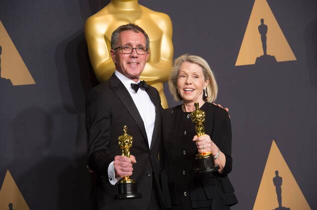 Production designer David Wasco (L) and art director Sandy Reynolds-Wasco pose after winning the Best Production Design award for La La Land at press room of the 89th Academy Awards at the Dolby Theater in Los Angeles, the United States, on Feb. 26, 2017. )(zf) U.S.-LOS ANGELES-OSCAR-AWARD YangxLei 