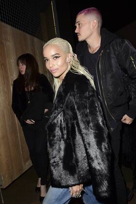 Zoe Kravitz mit Freund - Ankunft Modenschau Yves St Laurent - Paris - 28 02 2017 JBAutissier Panoramic 